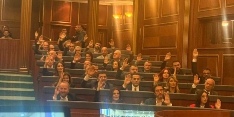 VV vazhdon fushatën linçuese, barazon PDK-në me Listën Serbe