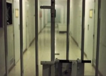 Prokuroria kërkon paraburgim për të dyshuarin që tentoi të vrasë djalin e tij