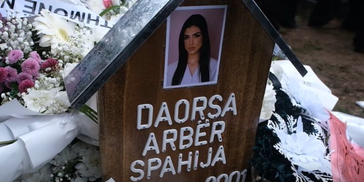 Varroset në vendlindje studentja nga Gjakova që vdiq para dy ditësh në Tetovë