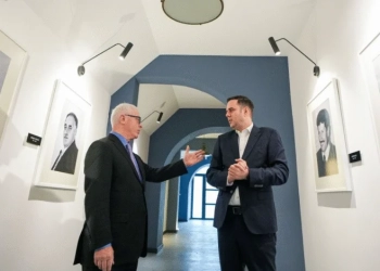 Lumir Abdixhiku mirëpret veprimtarin Harry Bajraktarin: Zë i fuqishëm dhe mbështetës i paepur i Kosovës