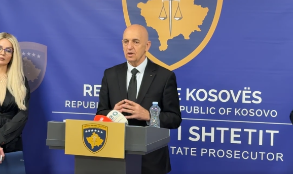 Besim Kelmendi sqaron punën e tij në Gjykatën e Qarkut në Prishtinë gjatë kohës kur ndodhi Masakra e Reçakut