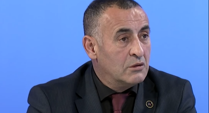 Lahi Brahimaj: Xhelal Sveçla ka qëndruar vetëm një ditë ushtar dhe ka gjuajtur uniformën
