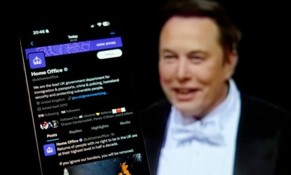 Musk i bindur: Inteligjenca Artificiale do të zëvendësojë telefonat brenda pesë viteve
