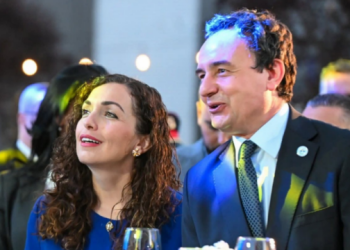 Me deklarimet e saj për buxhetin, Vjosa Osmani shihet haptas e rreshtuar kah Albin Kurti dhe Vetëvendosja