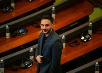 SMS-i i Qeverisë Kurti, deputeti i LDK-së: Nuk blihen studentët me 100 euro