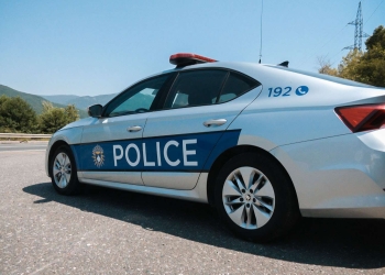 Kapen tri gra shtetase serbe duke kaluar kufirin ilegalisht në Leposaviq