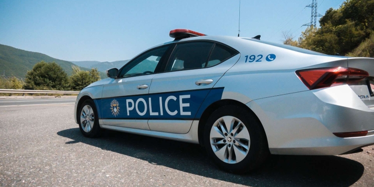 Kapen tri gra shtetase serbe duke kaluar kufirin ilegalisht në Leposaviq