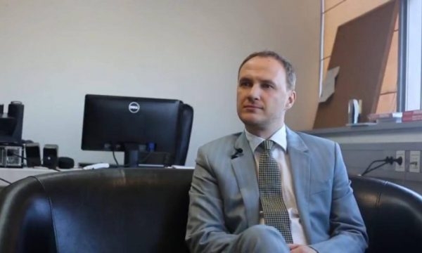 Selimi: Vjosa Osmani po e përfundon mandatin e saj ashtu siç e filloi, nën hijen e Albin Kurtit
