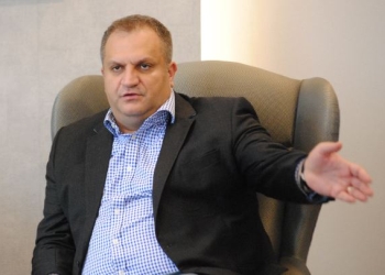 Ahmeti për Kurtin dhe Krasniqin pasi festuan veç me ‘fitimtarët’: Krediti për fitore shkon bashkë me përgjegjësinë për humbje