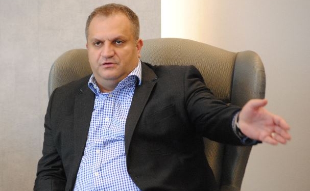 Ahmeti për Kurtin dhe Krasniqin pasi festuan veç me ‘fitimtarët’: Krediti për fitore shkon bashkë me përgjegjësinë për humbje