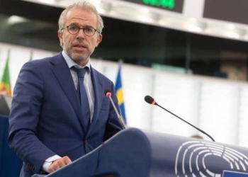 Eurodeputeti Reuten për çështjen Kosovë-Serbi: Bashkimi Evropian ka pasur qasje të pabalancuar