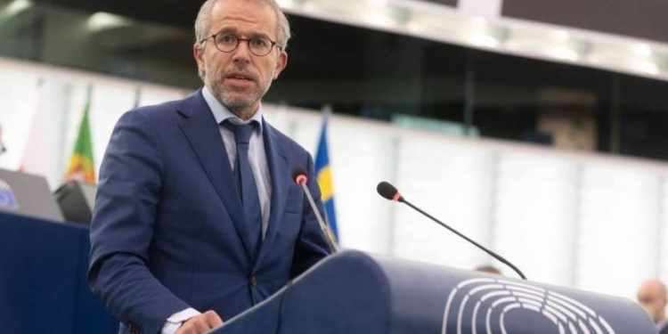 Eurodeputeti Reuten për çështjen Kosovë-Serbi: Bashkimi Evropian ka pasur qasje të pabalancuar