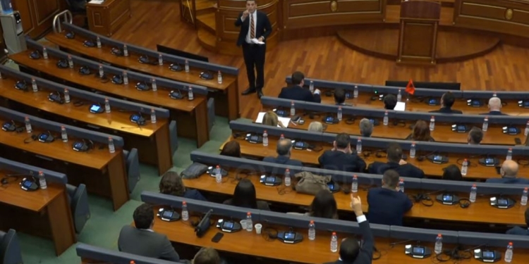 Nga Vetëvendosje i “bërtasin” opozitës “a keni marrë leje nga Lista Serbe”