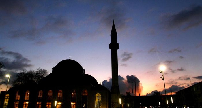 Vidhen 130 euro dhe dy orë dore në një xhami në Fushë Kosovë