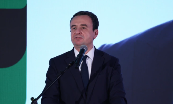 Kurti një ditë para balotazhit kërkon të ‘‘kontrollohen’’ se a kanë votuar krejt familjarët dhe shoqëria