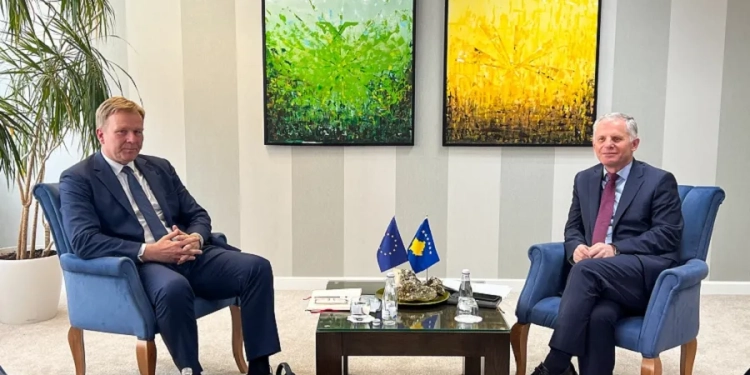 Bislimi i ankohet Sorensenit se Serbia s’po i pranon pagesat e Kosovës për shqiptarët në Luginë