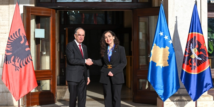 Osmani e pret Begajn: Kosova dhe Shqipëria të jenë gjithmonë pranë njëra-tjetrës