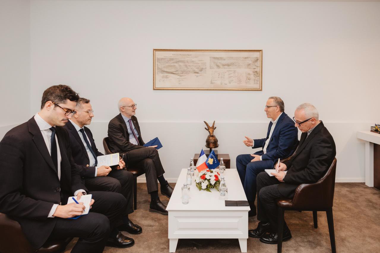 Bedri Hamza: Letra për heqjen e sanksioneve i është përcjellë Macronit, Kosova meriton mbështetje