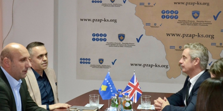 Hargreaves shkon në PZAP, kërkon që gjyqtarëve të mos u bëhet presion
