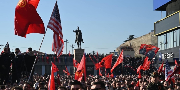 OVL-UÇK falënderon qytetarët për pjesëmarrjen në protestën e Shkupit
