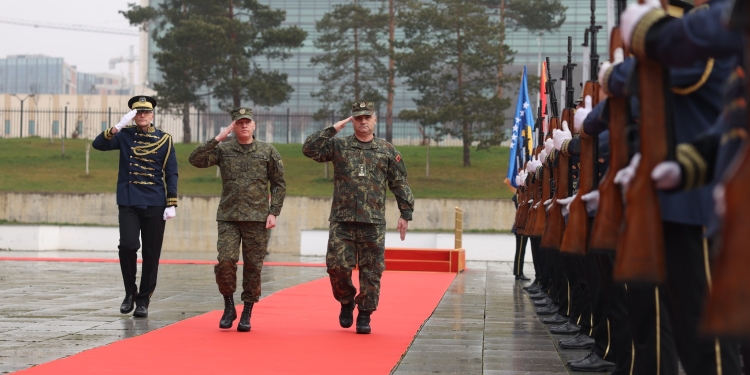 Bashkëpunimi Kosovë-Shqipëri, komandanti i FSK-së pret në takim Shefin e Shtabit të FARSH-it