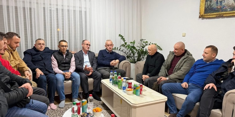 Rashit Qalaj viziton Sllatinën e Poshtme: Takim me qytetarë dhe mbështetës në familjen Frangu