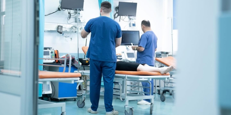 Arben Vitia: Investime të vazhdueshme për përmirësimin e shërbimeve shëndetësore në Spitalin e Gjakovës