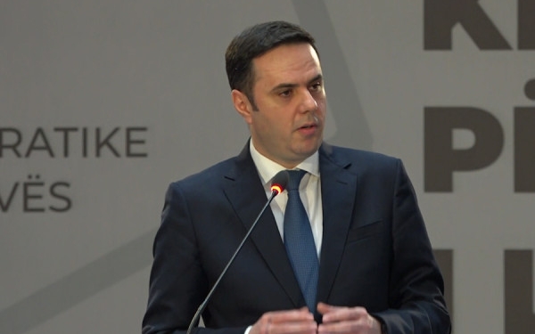 “LDK gati të marr timonin”, Abdixhiku kërkon unitet, premton stabilitet institucional