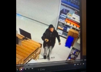 Policia kërkon ndihmë nga qytetarët për kapjen e këtij personi