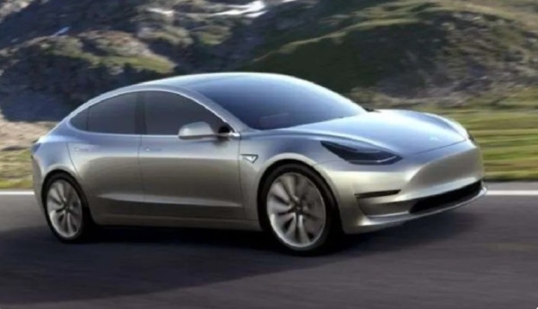 Shitjet e Tesla bien në të gjithë Evropën