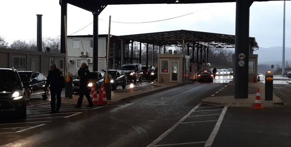 ​Paralajmërim për bllokadë rrugore në kufirin me Serbinë