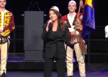 Këndoi frazën “Jam Albini, pushkë me qitë”, Sibel Halimi i reagon Edona Llalloshit: Kujt do t’i drejtohen plumbat, artiste e dashur?!