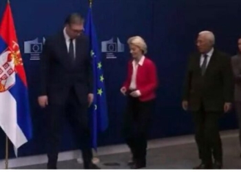 Von der Leyen e ndërpret Vuçiqin teksa ai i flet për ‘mesazhin nga Moska’