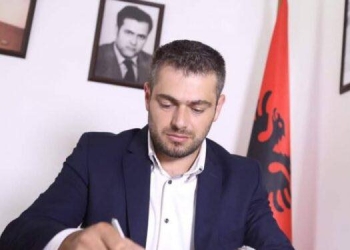 Andin Hoti: Së paku 80% në Lëvizjen Vetëvendosje e kanë lexuar Ukshin Hotin