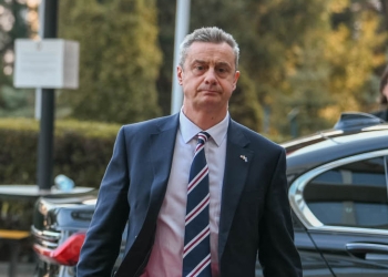 Hargreaves i shqetësuar me mos-certifikimin e Listës Serbe: Shkatërron reputacionin e fituar të Kosovës