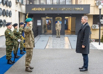 Komandanti i KFOR-it pret në takim presidentin sllovak, e njofton për “situatën e sigurisë” në Kosovë
