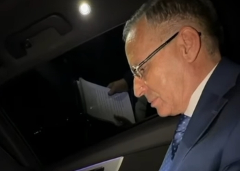 Bedri Hamza publikon video nga vetura duke shkuar në Prizren për hapjen e fushatës së PDK-së