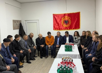 Hamza bashkë me PDK-në shkojnë për ngushëllime në familjen Salih Mustafës