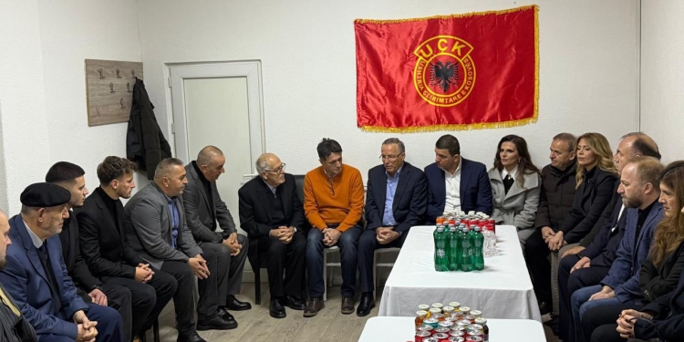 Hamza bashkë me PDK-në shkojnë për ngushëllime në familjen Salih Mustafës
