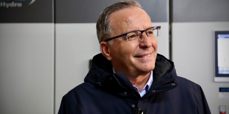 Rritje pagash dhe mirëqenie për familjet: Bedri Hamza nis shpërndarjen e zotimeve kryesore nëpër qytete