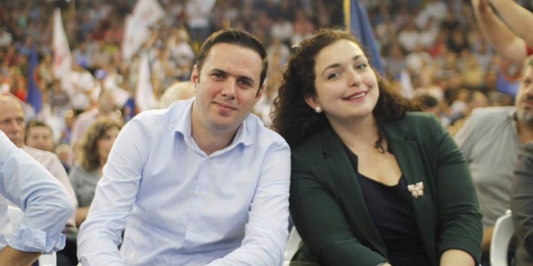 Lumir Abdixhiku nuk po arrin ta kthjell partinë, a e ‘shembi’ LDK-në largimi i Vjosa Osmanit?