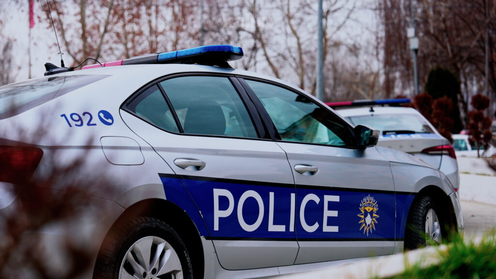 Pesë serbë tentojnë të kalojnë ilegalisht kufirin, në mesin e të ndaluarve është një ish-ushtarak