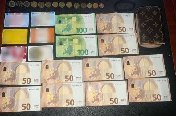 Qytetari nga Prishtina dorëzon kuletën e gjetur me para dhe dokumente në polici