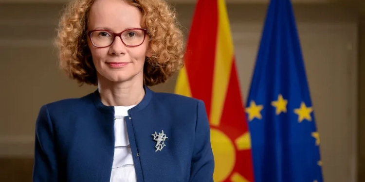 Sekerinska thekson rëndësinë e KFOR-it për sigurinë në Kosovë, por paralajmëron se sfidat kërkojnë dialog