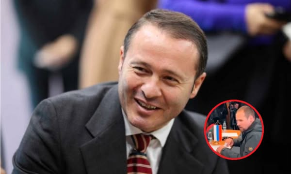 “I turpshëm” – Provokimi me flamurin rus, Zotëria i Parë e quan shovinist asamblistin serb të Mitrovicës së Veriut