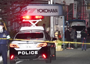 Të paktën 15 persona të plagosur në një sulm me thikë dhe acid në një fabrikë në Japoni