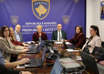 Qalaj viziton dhomën operative për monitorimin e procesit zgjedhor