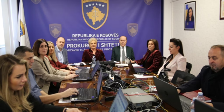 Qalaj viziton dhomën operative për monitorimin e procesit zgjedhor