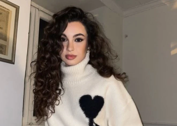 Aktorja e njohur turke vjen në Kosovë, publikon pamje