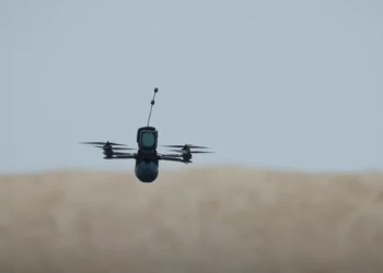 Dronë të dyshuar fluturojnë mbi bazë të inteligjencës ushtarake franceze për tre net rresht